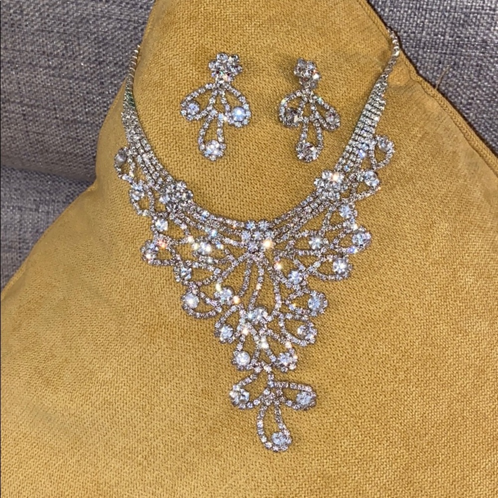 Necklece